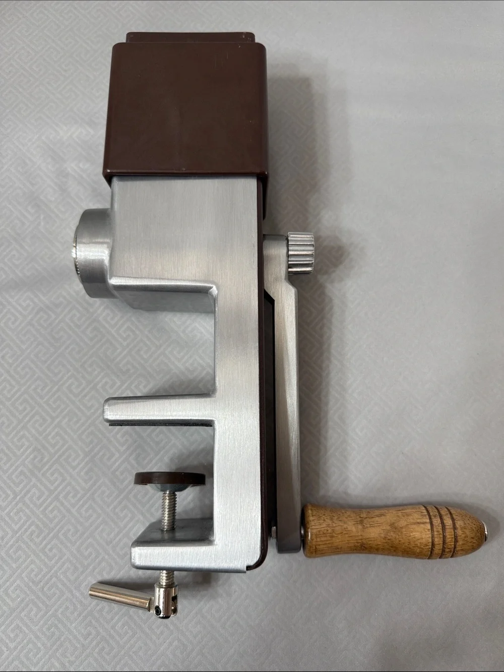 Vtg  Back to Basics Manual Hand Crank Wood Handle Grain Mill Grinder Model #555